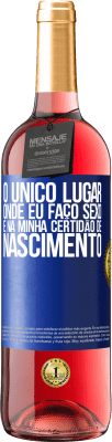 29,95 € Envio grátis | Vinho rosé Edição ROSÉ O único lugar onde eu faço sexo é na minha certidão de nascimento Etiqueta Azul. Etiqueta personalizável Vinho jovem Colheita 2024 Tempranillo