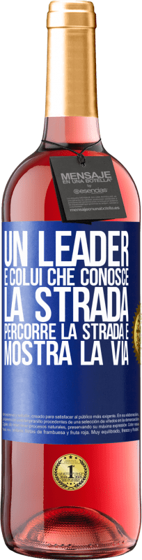 29,95 € Spedizione Gratuita | Vino rosato Edizione ROSÉ Un leader è colui che conosce la strada, percorre la strada e mostra la via Etichetta Blu. Etichetta personalizzabile Vino giovane Raccogliere 2024 Tempranillo