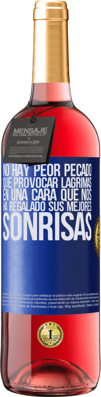 29,95 € Envío gratis | Vino Rosado Edición ROSÉ No hay peor pecado que provocar lágrimas en una cara que nos ha regalado sus mejores sonrisas Etiqueta Azul. Etiqueta personalizable Vino joven Cosecha 2024 Tempranillo