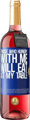 29,95 € 送料無料 | ロゼワイン ROSÉエディション 私と空腹の人は私のテーブルで食べる 青いタグ. カスタマイズ可能なラベル 若いワイン 収穫 2023 Tempranillo