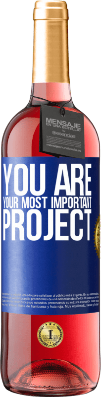 29,95 € 送料無料 | ロゼワイン ROSÉエディション あなたはあなたの最も重要なプロジェクトです 青いタグ. カスタマイズ可能なラベル 若いワイン 収穫 2025 Tempranillo