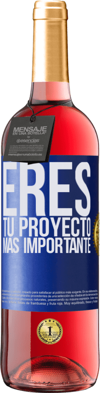 29,95 € Envío gratis | Vino Rosado Edición ROSÉ Eres tu proyecto más importante Etiqueta Azul. Etiqueta personalizable Vino joven Cosecha 2023 Tempranillo