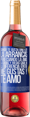 29,95 € Envío gratis | Vino Rosado Edición ROSÉ Cuando te gusta una flor, la arrancas. Pero cuando la amas, la cuidas y riegas cada día. La diferencia entre me gustas Etiqueta Azul. Etiqueta personalizable Vino joven Cosecha 2024 Tempranillo