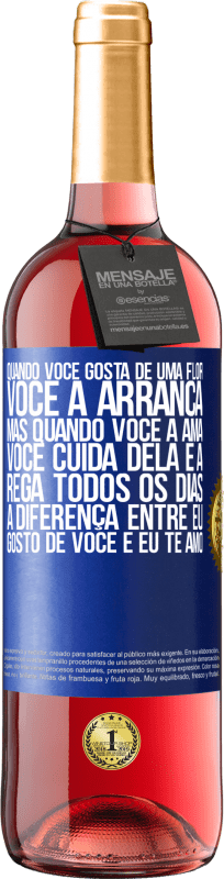 29,95 € Envio grátis | Vinho rosé Edição ROSÉ Quando você gosta de uma flor, você a arranca. Mas quando você a ama, você cuida dela e a rega todos os dias Etiqueta Azul. Etiqueta personalizável Vinho jovem Colheita 2024 Tempranillo