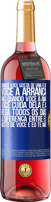 29,95 € Envio grátis | Vinho rosé Edição ROSÉ Quando você gosta de uma flor, você a arranca. Mas quando você a ama, você cuida dela e a rega todos os dias Etiqueta Azul. Etiqueta personalizável Vinho jovem Colheita 2025 Tempranillo