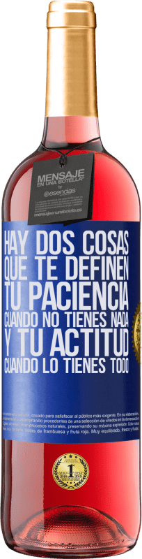 29,95 € Envío gratis | Vino Rosado Edición ROSÉ Hay dos cosas que te definen. Tu paciencia cuando no tienes nada, y tu actitud cuando lo tienes todo Etiqueta Azul. Etiqueta personalizable Vino joven Cosecha 2024 Tempranillo