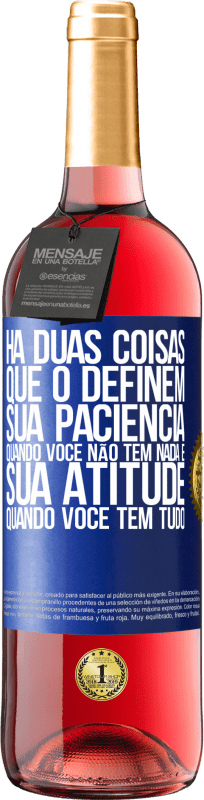 29,95 € Envio grátis | Vinho rosé Edição ROSÉ Há duas coisas que o definem. Sua paciência quando você não tem nada e sua atitude quando você tem tudo Etiqueta Azul. Etiqueta personalizável Vinho jovem Colheita 2024 Tempranillo