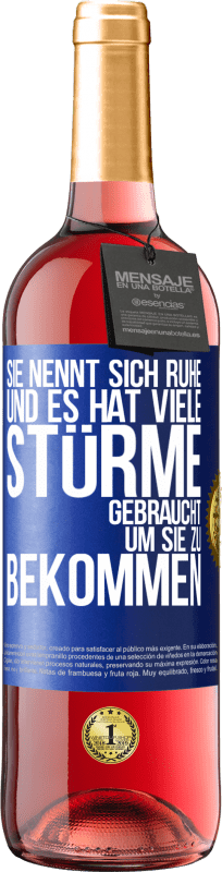 29,95 € Kostenloser Versand | Roséwein ROSÉ Ausgabe Sie nennt sich Ruhe, und es hat viele Stürme gebraucht, um sie zu bekommen Blaue Markierung. Anpassbares Etikett Junger Wein Ernte 2024 Tempranillo