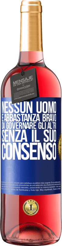 29,95 € Spedizione Gratuita | Vino rosato Edizione ROSÉ Nessun uomo è abbastanza bravo da governare gli altri senza il suo consenso Etichetta Blu. Etichetta personalizzabile Vino giovane Raccogliere 2024 Tempranillo