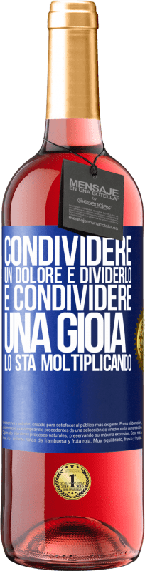 29,95 € Spedizione Gratuita | Vino rosato Edizione ROSÉ Condividere un dolore è dividerlo e condividere una gioia lo sta moltiplicando Etichetta Blu. Etichetta personalizzabile Vino giovane Raccogliere 2024 Tempranillo