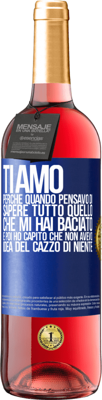 29,95 € Spedizione Gratuita | Vino rosato Edizione ROSÉ TI AMO Perché quando pensavo di sapere tutto quello che mi hai baciato. E poi ho capito che non avevo idea del cazzo di Etichetta Blu. Etichetta personalizzabile Vino giovane Raccogliere 2024 Tempranillo