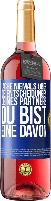29,95 € Kostenloser Versand | Roséwein ROSÉ Ausgabe Lache niemals über die Entscheidungen deines Partners. Du bist eine davon Blaue Markierung. Anpassbares Etikett Junger Wein Ernte 2025 Tempranillo