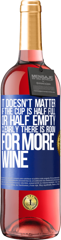 29,95 € 免费送货 | 桃红葡萄酒 ROSÉ版 杯子是半满还是半空都没关系。显然还有更多的葡萄酒余地 蓝色标签. 可自定义的标签 青年酒 收成 2025 Tempranillo