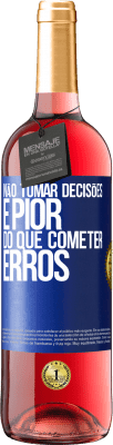 29,95 € Envio grátis | Vinho rosé Edição ROSÉ Não tomar decisões é pior do que cometer erros Etiqueta Azul. Etiqueta personalizável Vinho jovem Colheita 2024 Tempranillo