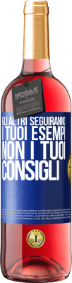 29,95 € Spedizione Gratuita | Vino rosato Edizione ROSÉ Gli altri seguiranno i tuoi esempi, non i tuoi consigli Etichetta Blu. Etichetta personalizzabile Vino giovane Raccogliere 2024 Tempranillo
