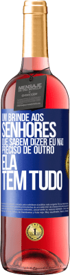 29,95 € Envio grátis | Vinho rosé Edição ROSÉ Um brinde aos senhores que sabem dizer eu não preciso de outro, ela tem tudo Etiqueta Azul. Etiqueta personalizável Vinho jovem Colheita 2023 Tempranillo