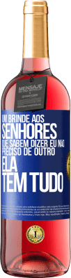 29,95 € Envio grátis | Vinho rosé Edição ROSÉ Um brinde aos senhores que sabem dizer eu não preciso de outro, ela tem tudo Etiqueta Azul. Etiqueta personalizável Vinho jovem Colheita 2025 Tempranillo