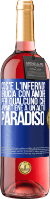 29,95 € Spedizione Gratuita | Vino rosato Edizione ROSÉ cos'è l'inferno? Brucia con amore per qualcuno che appartiene a un altro paradiso Etichetta Blu. Etichetta personalizzabile Vino giovane Raccogliere 2024 Tempranillo