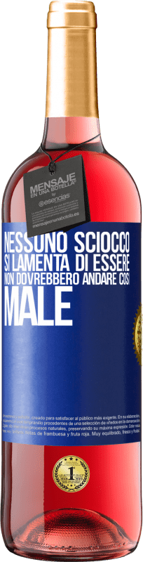 29,95 € Spedizione Gratuita | Vino rosato Edizione ROSÉ Nessuno sciocco si lamenta di essere. Non dovrebbero andare così male Etichetta Blu. Etichetta personalizzabile Vino giovane Raccogliere 2024 Tempranillo