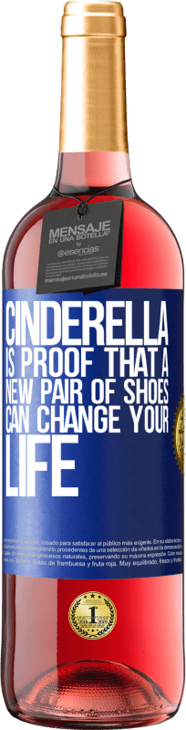 29,95 € 免费送货 | 桃红葡萄酒 ROSÉ版 灰姑娘证明了一双新鞋可以改变您的生活 蓝色标签. 可自定义的标签 青年酒 收成 2023 Tempranillo