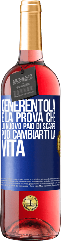 29,95 € Spedizione Gratuita | Vino rosato Edizione ROSÉ Cenerentola è la prova che un nuovo paio di scarpe può cambiarti la vita Etichetta Blu. Etichetta personalizzabile Vino giovane Raccogliere 2024 Tempranillo