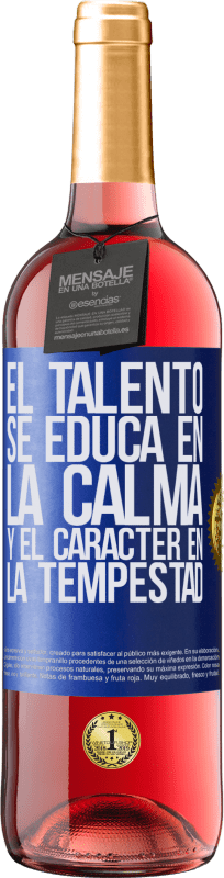 29,95 € Envío gratis | Vino Rosado Edición ROSÉ El talento se educa en la calma y el carácter en la tempestad Etiqueta Azul. Etiqueta personalizable Vino joven Cosecha 2023 Tempranillo