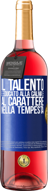 29,95 € Spedizione Gratuita | Vino rosato Edizione ROSÉ Il talento è educato alla calma e al carattere nella tempesta Etichetta Blu. Etichetta personalizzabile Vino giovane Raccogliere 2024 Tempranillo