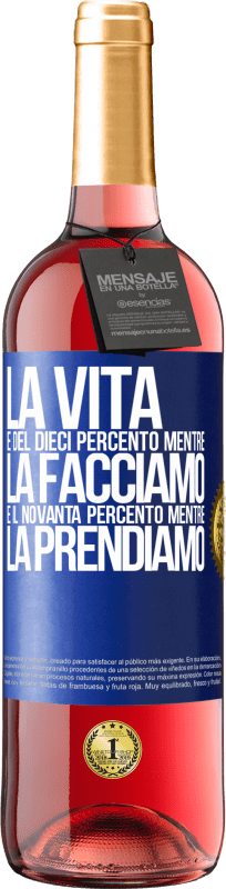 29,95 € Spedizione Gratuita | Vino rosato Edizione ROSÉ La vita è del dieci percento mentre la facciamo e il novanta percento mentre la prendiamo Etichetta Blu. Etichetta personalizzabile Vino giovane Raccogliere 2024 Tempranillo