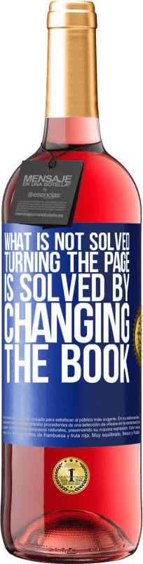 29,95 € Free Shipping | Rosé Wine ROSÉ Edition What is not solved turning the page, is solved by changing the book Blue Label. Customizable label Young wine Harvest 2023 Tempranillo