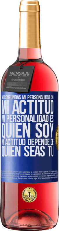 29,95 € Envío gratis | Vino Rosado Edición ROSÉ No confundas mi personalidad con mi actitud. Mi personalidad es quien soy. Mi actitud depende de quien seas tú Etiqueta Azul. Etiqueta personalizable Vino joven Cosecha 2024 Tempranillo