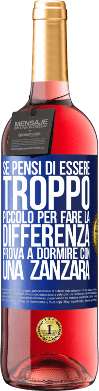 29,95 € Spedizione Gratuita | Vino rosato Edizione ROSÉ Se pensi di essere troppo piccolo per fare la differenza, prova a dormire con una zanzara Etichetta Blu. Etichetta personalizzabile Vino giovane Raccogliere 2024 Tempranillo