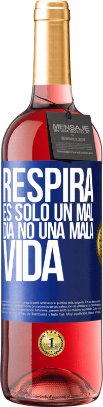 29,95 € Envío gratis | Vino Rosado Edición ROSÉ Respira, es sólo un mal día, no una mala vida Etiqueta Azul. Etiqueta personalizable Vino joven Cosecha 2024 Tempranillo