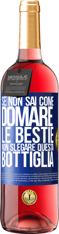 29,95 € Spedizione Gratuita | Vino rosato Edizione ROSÉ Se non sai come domare le bestie non slegare questa bottiglia Etichetta Blu. Etichetta personalizzabile Vino giovane Raccogliere 2024 Tempranillo