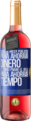 29,95 € Envío gratis | Vino Rosado Edición ROSÉ Dejar de hacer publicidad para ahorrar dinero, es como parar el reloj para ahorrar tiempo Etiqueta Azul. Etiqueta personalizable Vino joven Cosecha 2024 Tempranillo