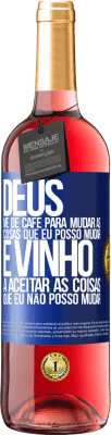 29,95 € Envio grátis | Vinho rosé Edição ROSÉ Deus, me dê café para mudar as coisas que eu posso mudar, e ele veio a aceitar as coisas que eu não posso mudar Etiqueta Azul. Etiqueta personalizável Vinho jovem Colheita 2023 Tempranillo