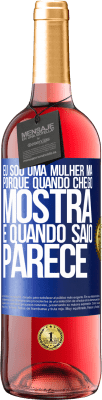 29,95 € Envio grátis | Vinho rosé Edição ROSÉ Eu sou uma mulher má, porque quando chego mostra e quando saio parece Etiqueta Azul. Etiqueta personalizável Vinho jovem Colheita 2024 Tempranillo