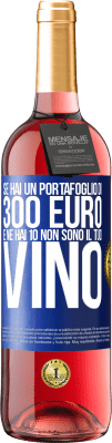 29,95 € Spedizione Gratuita | Vino rosato Edizione ROSÉ Se hai un portafoglio di 300 euro e ne hai 10, non sono il tuo vino Etichetta Blu. Etichetta personalizzabile Vino giovane Raccogliere 2024 Tempranillo