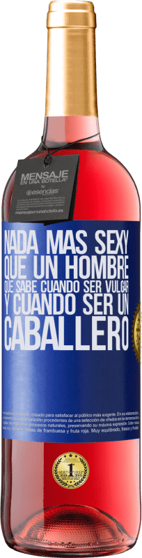 29,95 € Envío gratis | Vino Rosado Edición ROSÉ Nada más sexy que un hombre que sabe cuándo ser vulgar y cuándo ser un caballero Etiqueta Azul. Etiqueta personalizable Vino joven Cosecha 2024 Tempranillo