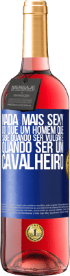 29,95 € Envio grátis | Vinho rosé Edição ROSÉ Nada mais sexy do que um homem que sabe quando ser vulgar e quando ser um cavalheiro Etiqueta Azul. Etiqueta personalizável Vinho jovem Colheita 2024 Tempranillo