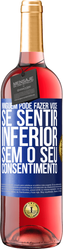 29,95 € Envio grátis | Vinho rosé Edição ROSÉ Ninguém pode fazer você se sentir inferior sem o seu consentimento Etiqueta Azul. Etiqueta personalizável Vinho jovem Colheita 2024 Tempranillo