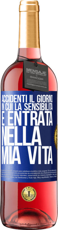 29,95 € Spedizione Gratuita | Vino rosato Edizione ROSÉ Accidenti il giorno in cui la sensibilità è entrata nella mia vita Etichetta Blu. Etichetta personalizzabile Vino giovane Raccogliere 2025 Tempranillo