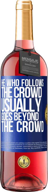 29,95 € 送料無料 | ロゼワイン ROSÉエディション 群衆をフォローする彼は、通常群衆を超えています 青いタグ. カスタマイズ可能なラベル 若いワイン 収穫 2025 Tempranillo