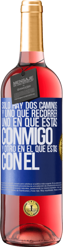 29,95 € Envío gratis | Vino Rosado Edición ROSÉ Sólo hay dos caminos, y uno que recorrer, uno en que estás conmigo y otro en el que estás con él Etiqueta Azul. Etiqueta personalizable Vino joven Cosecha 2024 Tempranillo