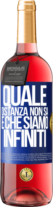 29,95 € Spedizione Gratuita | Vino rosato Edizione ROSÉ Quale distanza non sa è che siamo infiniti Etichetta Blu. Etichetta personalizzabile Vino giovane Raccogliere 2024 Tempranillo