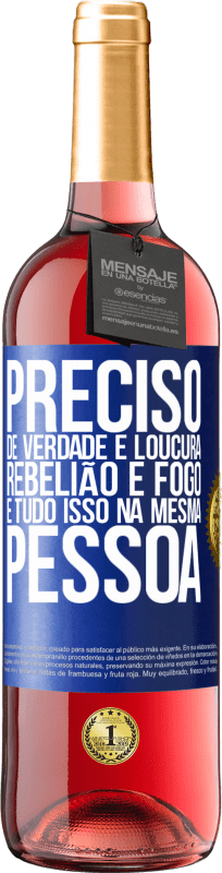 29,95 € Envio grátis | Vinho rosé Edição ROSÉ Preciso de verdade e loucura, rebelião e fogo ... E tudo isso na mesma pessoa Etiqueta Azul. Etiqueta personalizável Vinho jovem Colheita 2024 Tempranillo