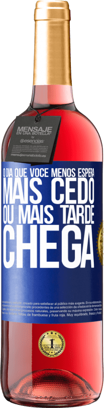 29,95 € Envio grátis | Vinho rosé Edição ROSÉ O dia que você menos espera, mais cedo ou mais tarde chega Etiqueta Azul. Etiqueta personalizável Vinho jovem Colheita 2024 Tempranillo