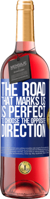 29,95 € Free Shipping | Rosé Wine ROSÉ Edition The road that marks us is perfect to choose the opposite direction Blue Label. Customizable label Young wine Harvest 2023 Tempranillo