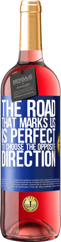 29,95 € 免费送货 | 桃红葡萄酒 ROSÉ版 标志着我们的道路非常适合选择相反的方向 蓝色标签. 可自定义的标签 青年酒 收成 2023 Tempranillo