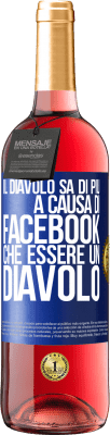 29,95 € Spedizione Gratuita | Vino rosato Edizione ROSÉ Il diavolo sa di più a causa di Facebook che essere un diavolo Etichetta Blu. Etichetta personalizzabile Vino giovane Raccogliere 2023 Tempranillo