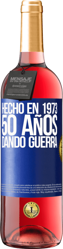29,95 € Envío gratis | Vino Rosado Edición ROSÉ Hecho en 1973. 50 años dando guerra Etiqueta Azul. Etiqueta personalizable Vino joven Cosecha 2023 Tempranillo
